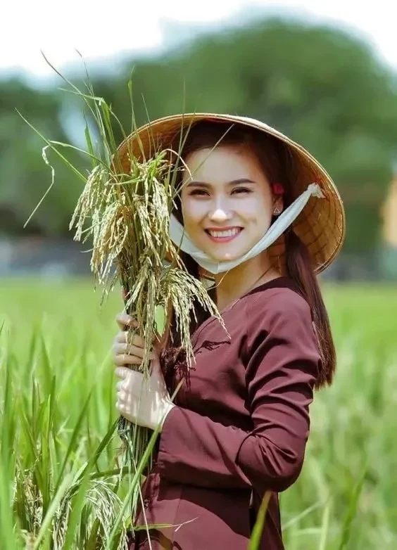 Gái xinh 2k11 sở hữu nét đẹp dịu dàng và thu hút mọi ánh nhìn