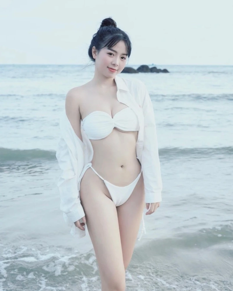 Gái xinh bikini lọt khe, thu hút với đường cong hoàn hảo