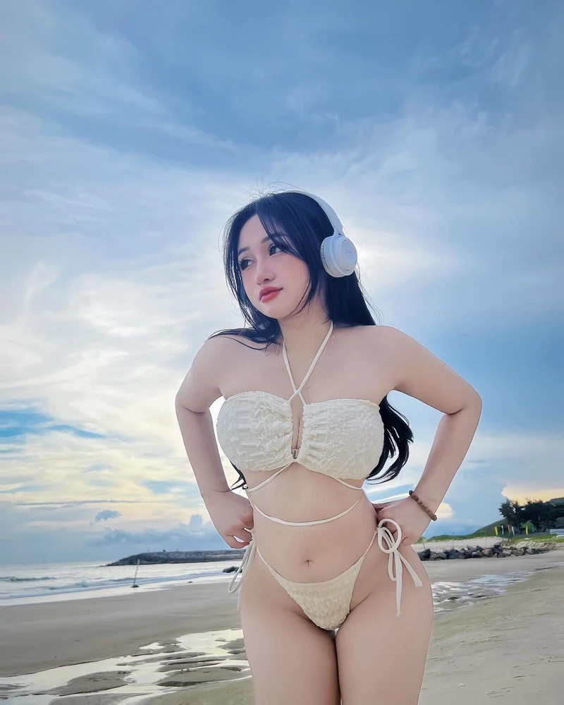 Hot girl Việt diện bikini, khoe nét xinh đẹp đầy quyến rũ