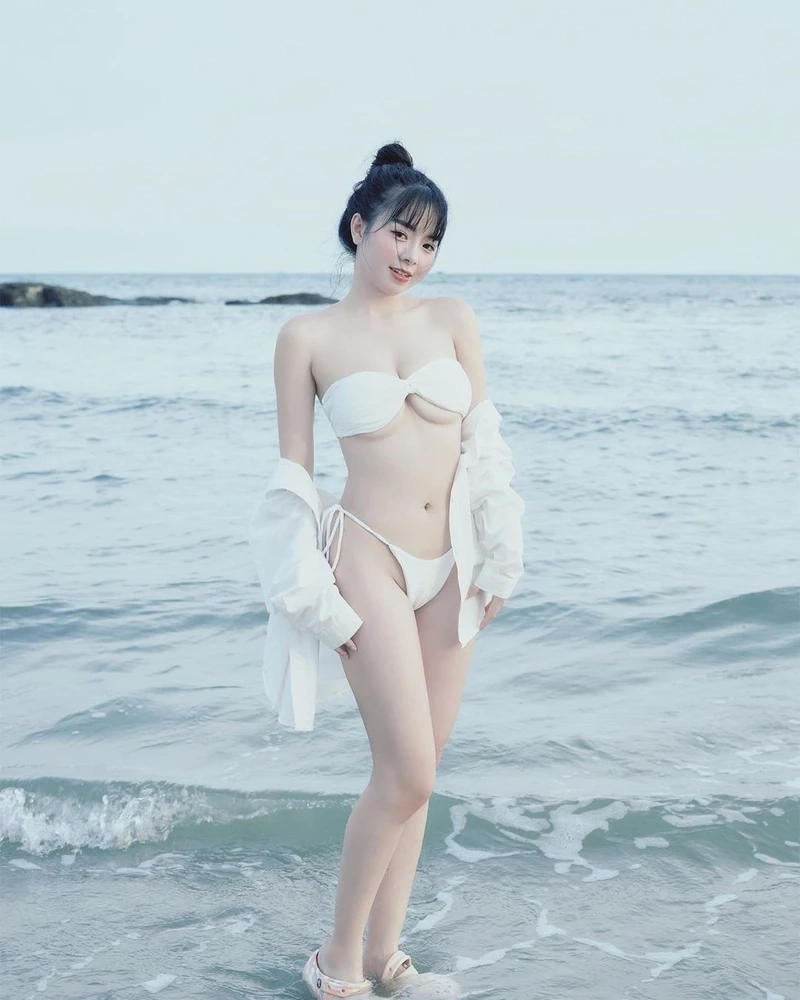 Gái xinh tiktok bikini, nổi bật với vẻ đẹp tự tin và cuốn hút