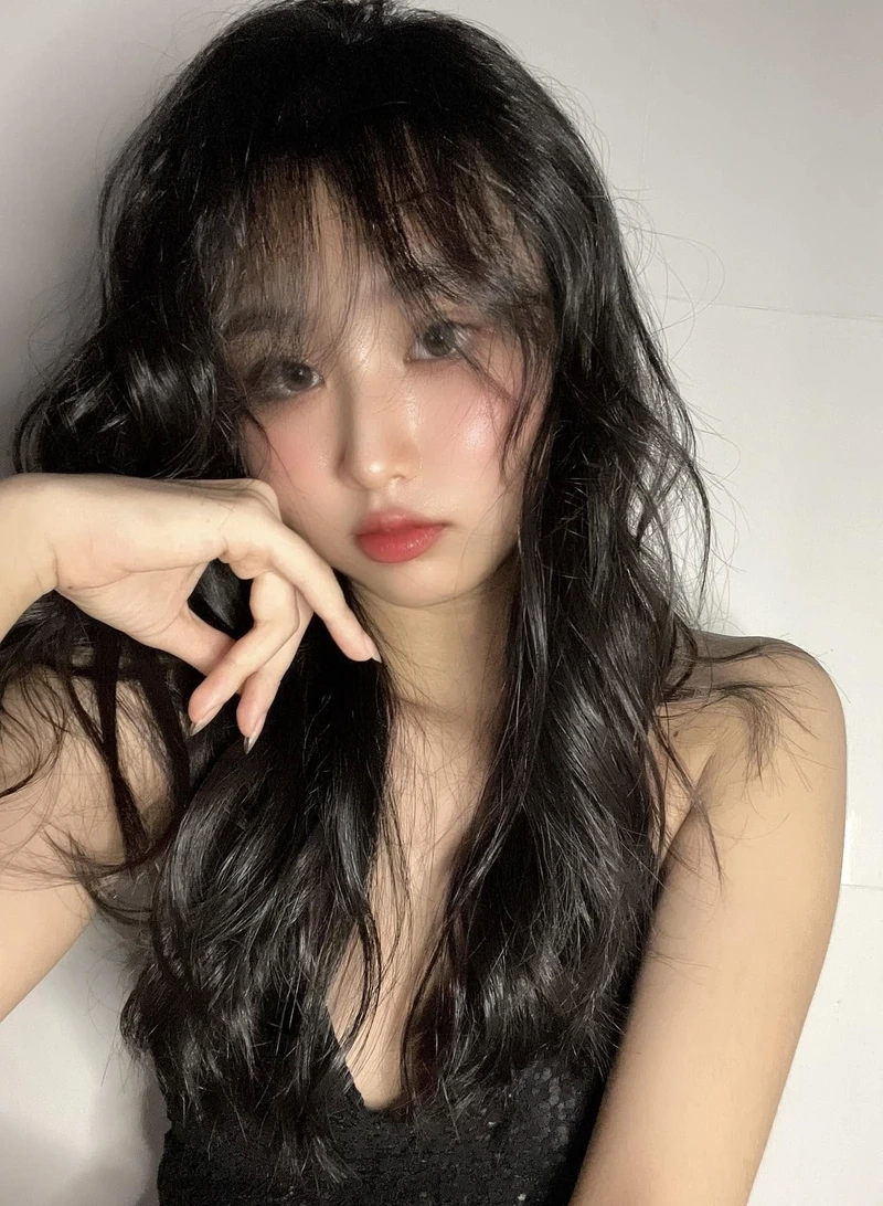 Gái xinh áo dài trắng live tiktok thu hút bởi vẻ đẹp truyền thống