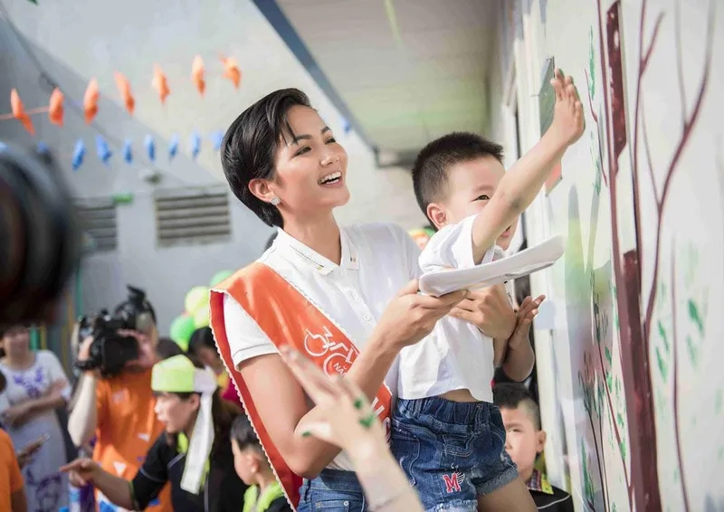 Đầm dạ hội miss universe 2018 của h hen niê nhận được sự chú ý lớn