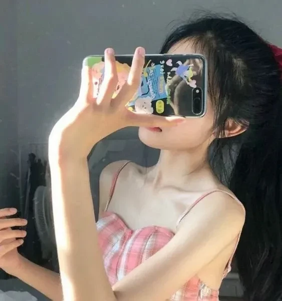 Ảnh gái 2008 che mặt tạo nên sự trẻ trung và nổi bật