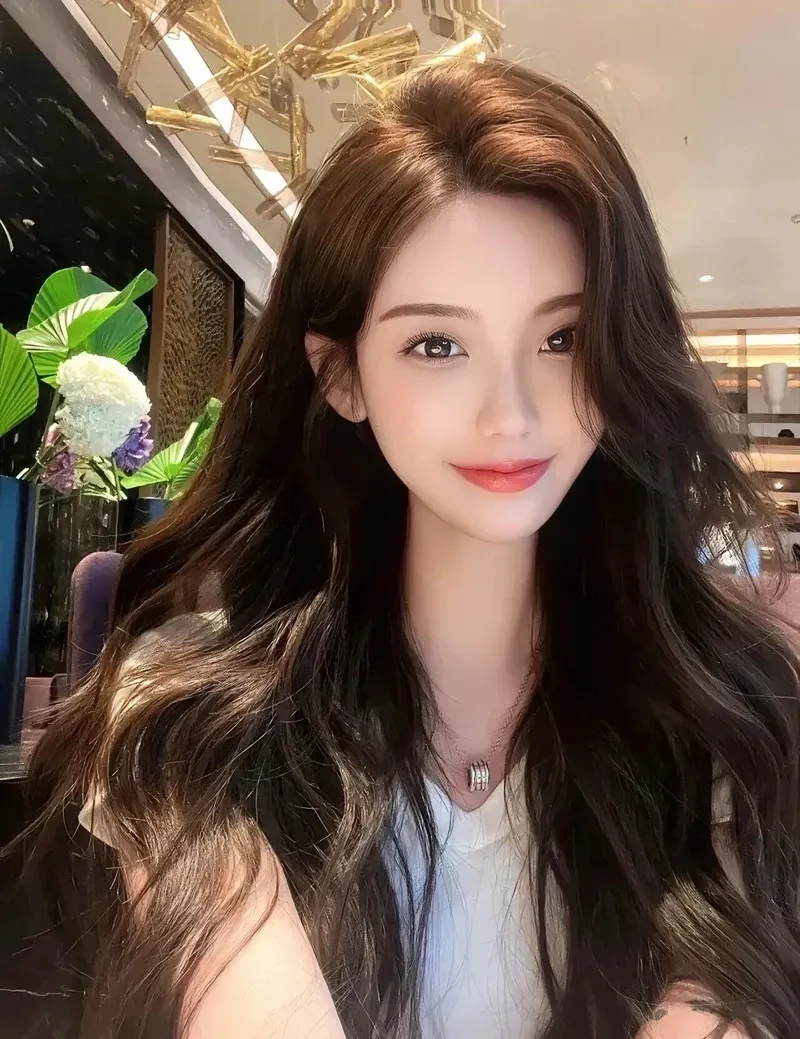 Anh gai cute với biểu cảm ngộ nghĩnh và ánh mắt đáng yêu