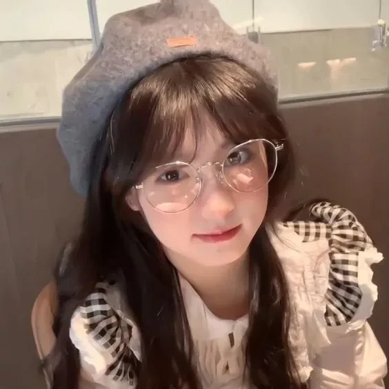 Hình be gái cute dễ thương với nét đẹp trong sáng và thu hút