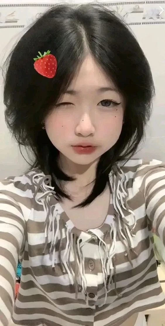 Hình ảnh be gái cute với vẻ đẹp ngọt ngào, dễ thương