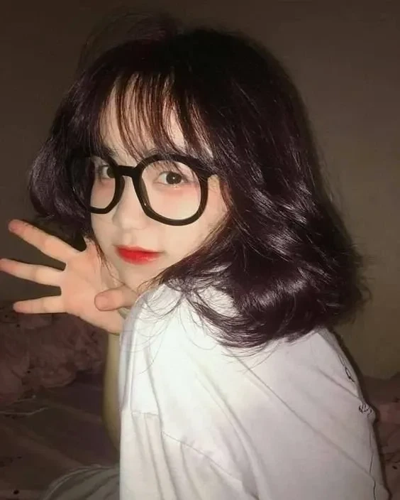 Ảnh con gái xinh cute thể hiện sự dịu dàng, quyến rũ
