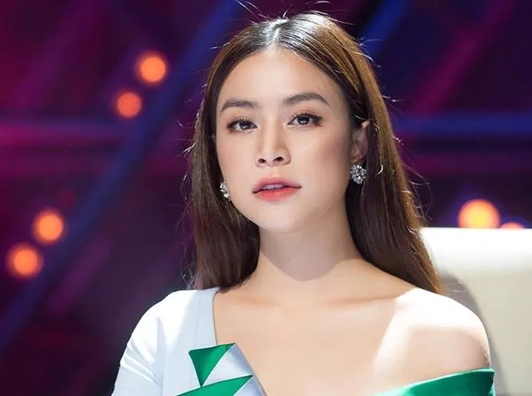 Hoàng Thùy Linh gieo quẻ, mang đến năng lượng tích cực đầu năm