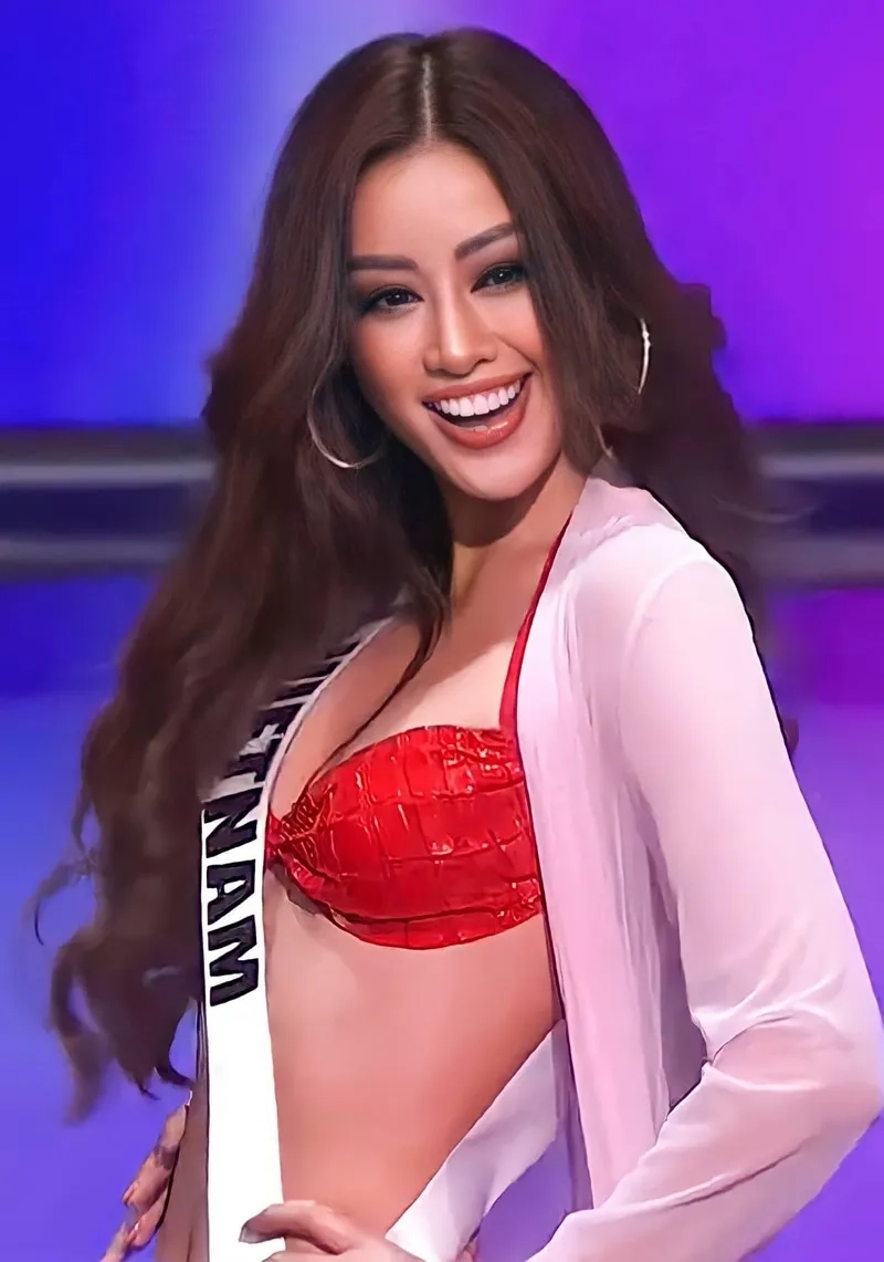 Khánh Vân bikini với phong cách trẻ trung và cuốn hút