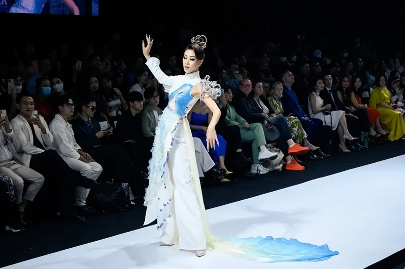 Miss áo dài Khánh Vân ghi dấu ấn trong lòng người hâm mộ