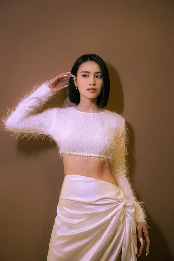 Linh Duong Lan Ngoc bikini là lựa chọn hoàn hảo của cô