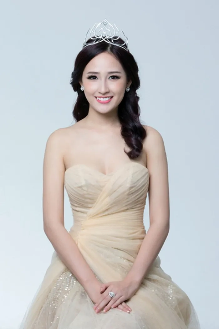 Mai Phương Thúy đăng quang, khoảnh khắc lên ngôi đầy ấn tượng