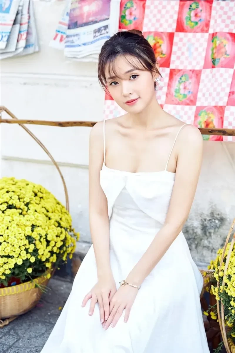 Midu mang thai khiến công chúng trầm trồ với vẻ đẹp rạng ngời