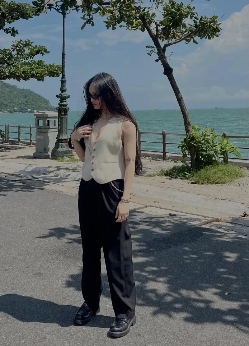 Miu Lê ca sĩ nổi bật với những ca khúc ballad đầy sâu lắng và cảm xúc