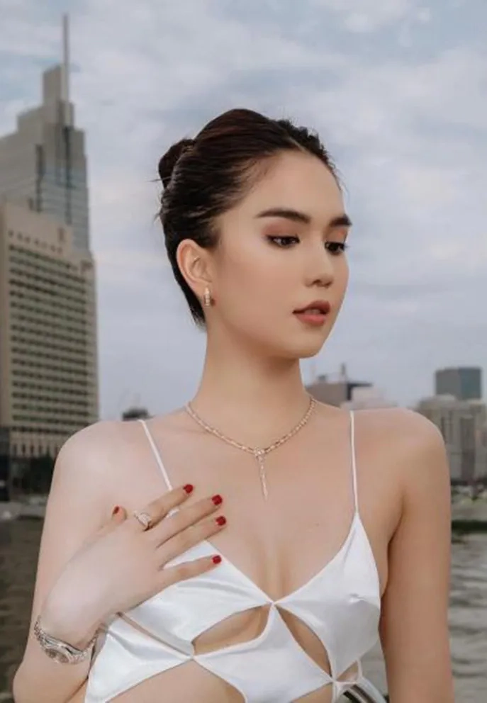 Bà hoàng nội y Ngọc Trinh luôn dẫn đầu xu hướng thời trang