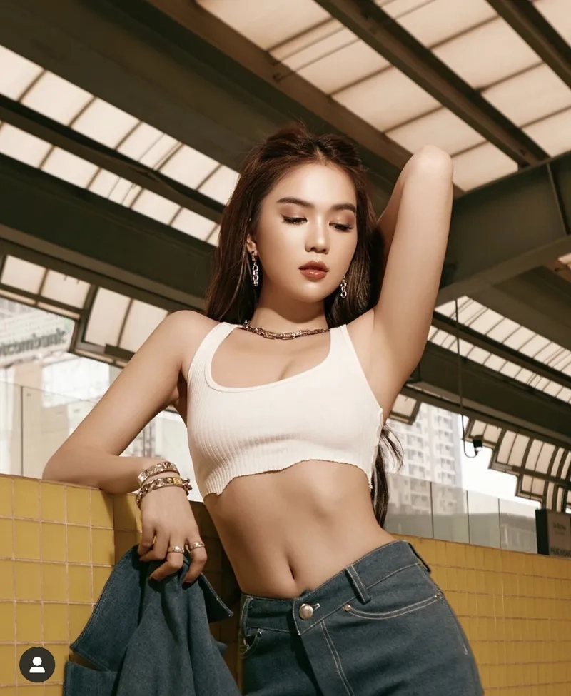 Ngọc Trinh không che, khoe vẻ đẹp tự nhiên và thu hút