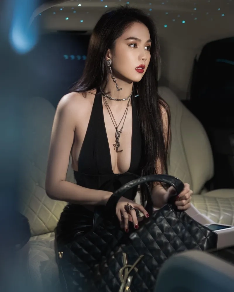 Nữ hoàng nội y Ngọc Trinh luôn là biểu tượng gợi cảm, sang trọng