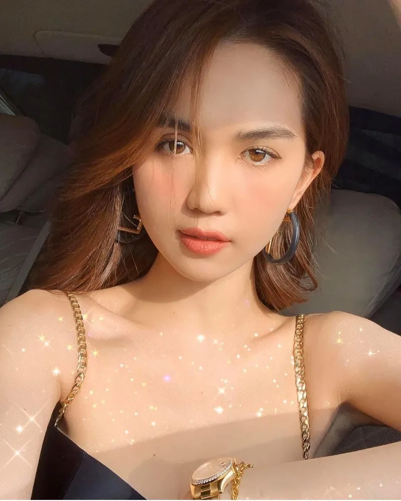 Ngọc Trinh ngày xưa gợi cảm với phong cách thanh lịch, quyến rũ