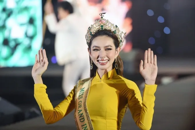 Nguyễn thúc thùy tiên áo dài trở thành hình ảnh nổi bật trong cuộc thi