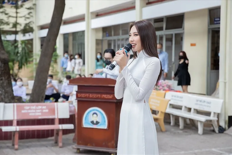 Nguyễn thúc thùy tiên instagram cập nhật những hình ảnh nổi bật