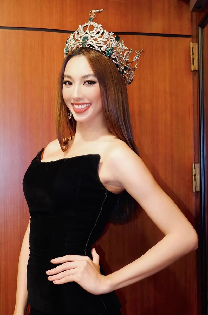 Nguyễn phúc thủy tiên hoa hậu gây ấn tượng mạnh trong các hoạt động