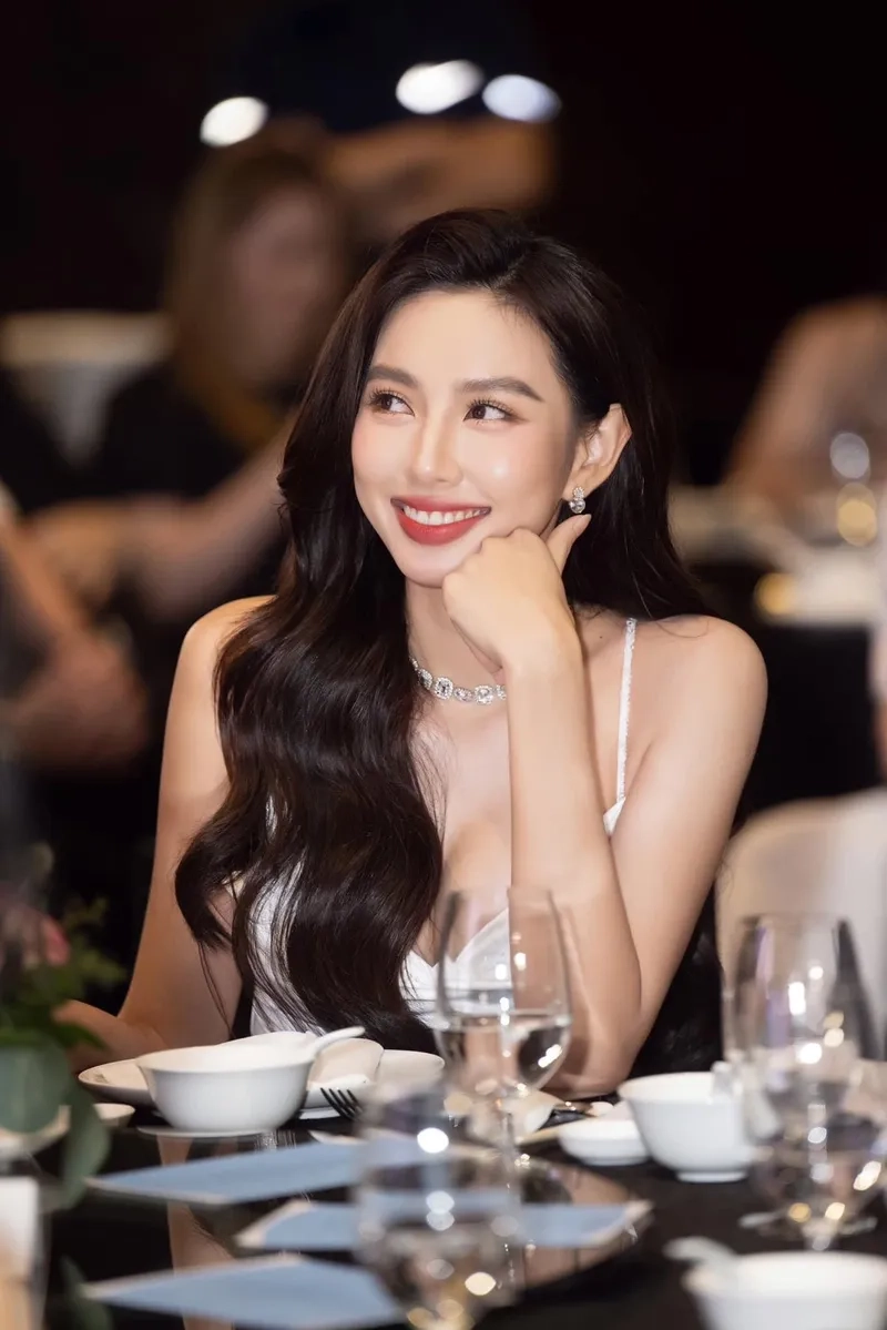 Hoa hậu Nguyễn thức thủy tiên mang đến sự đổi mới trong sắc đẹp