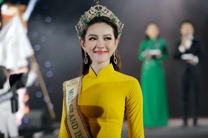 Hoa hậu Nguyễn trúc thủy tiên tiếp tục tỏa sáng sau đăng quang