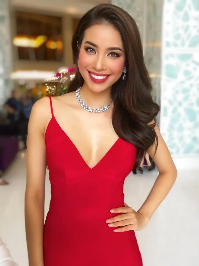 Phạm Hương đăng quang hoa hậu hoàn vũ 2015 đầy tự hào