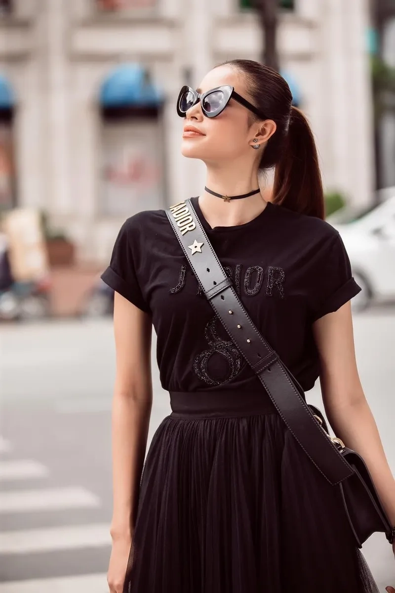 Đám cưới Phạm Hương được công chúng chú ý từng chi tiết