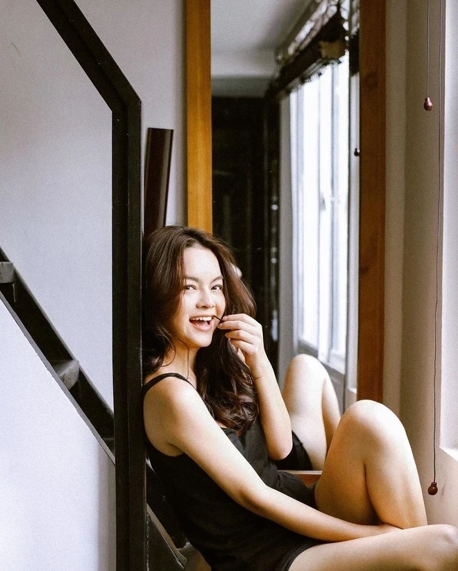  Quỳnh Anh ca sĩ nổi bật với giọng hát đầy cảm xúc