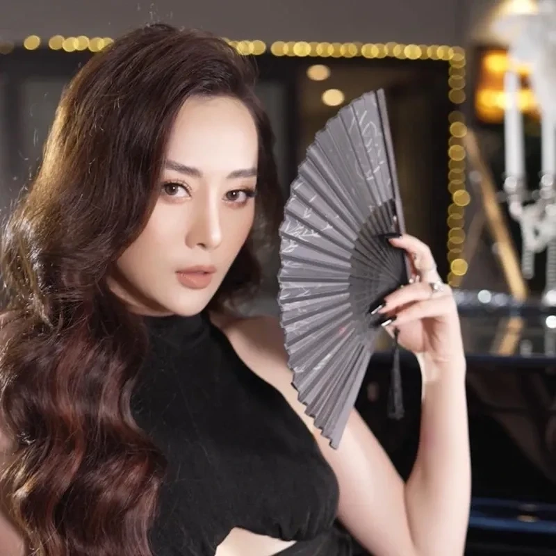 Bình và Phương Oanh xuất hiện trong nhiều bài viết trên báo