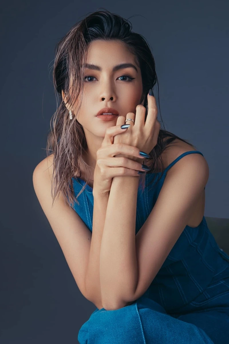 Thời trang Hà Tăng thể hiện sự tinh tế và sang trọng