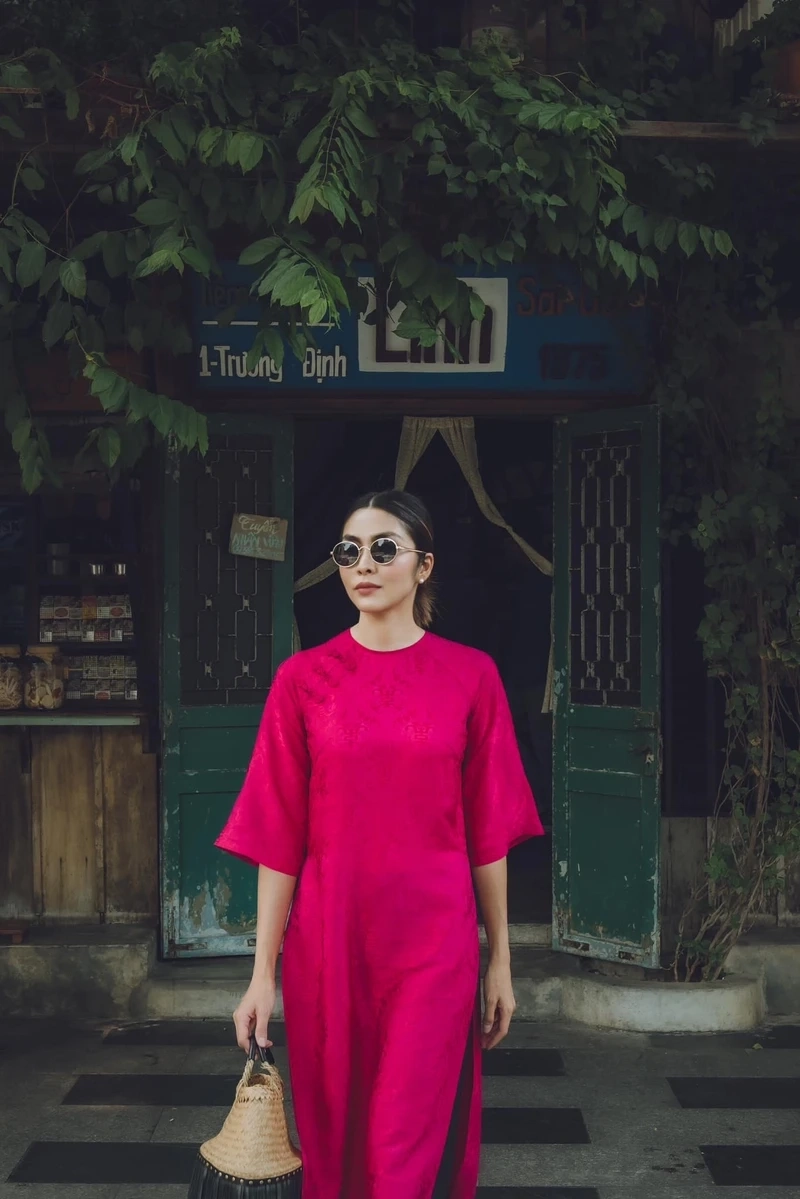 Tăng Thanh Hà là vợ Johnathan Hạnh Nguyễn, một doanh nhân nổi tiếng
