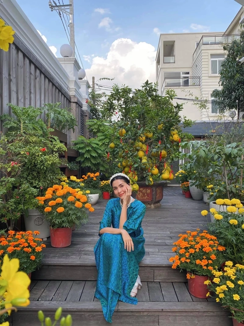 Mẹ chồng Tăng Thanh Hà, Thủy Tiên, luôn đồng hành cùng con dâu