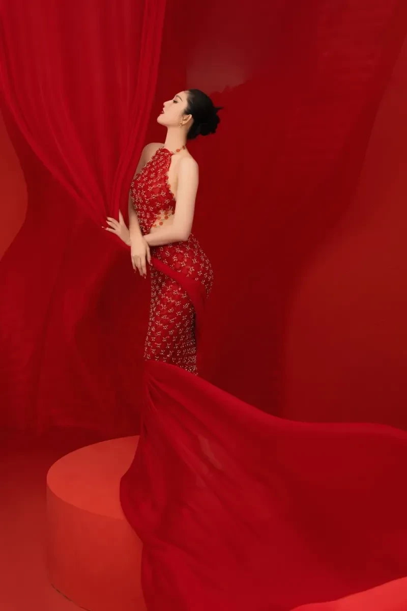 nghệ sĩ nhân dân thúy ngân được biết đến với sự nghiệp vững vàng