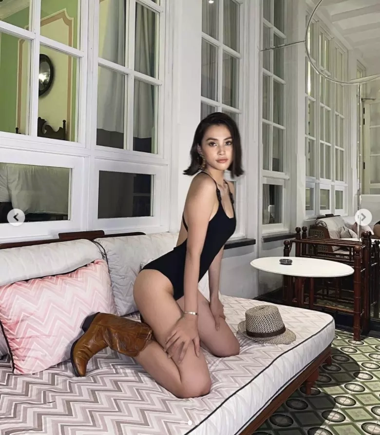 Tiểu Vy bikini khiến người hâm mộ trầm trồ với vẻ đẹp tựa ngọc