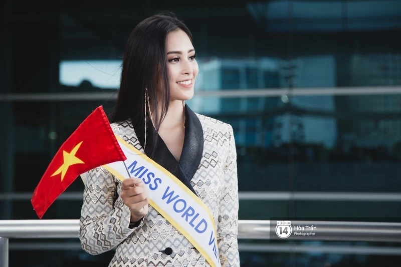 Tiểu Vy đăng quang với vương miện cao quý tại cuộc thi sắc đẹp
