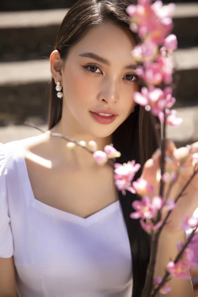 Hoa hậu Tiểu Vy Erik tạo dấu ấn đặc biệt trong các hoạt động nghệ thuật