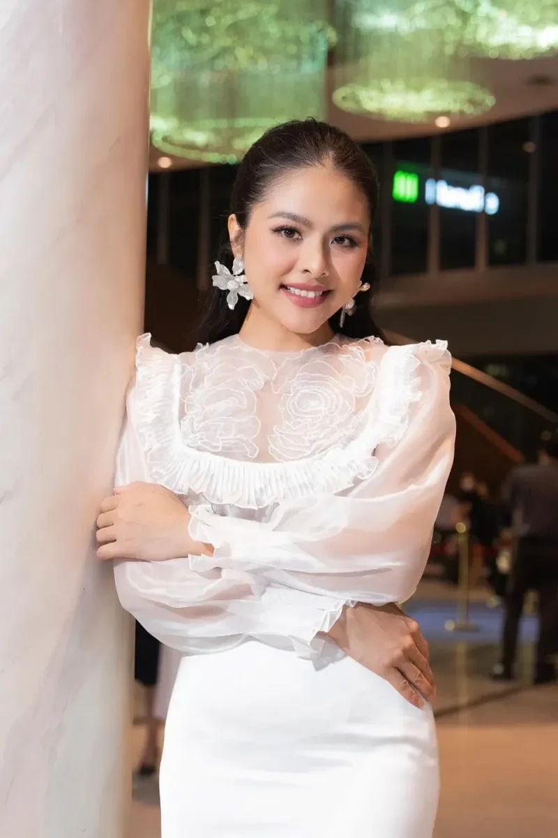 Thời trang Vân Vân thương ngày nắng về được chú ý trên phim ảnh