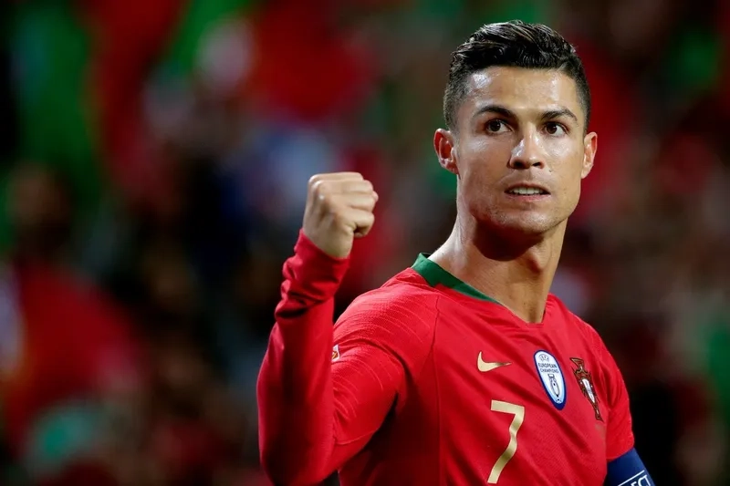 Khám phá ảnh bóng đá ronaldo đầy sức hút trên sân