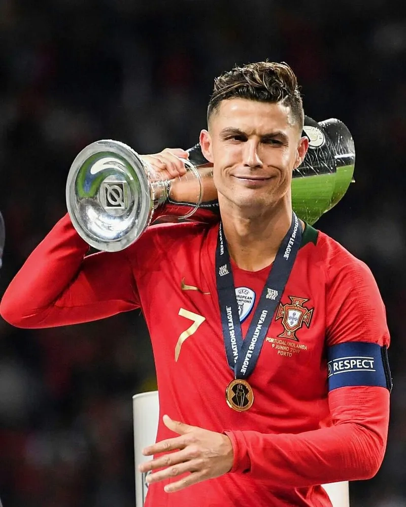 Cận cảnh thần thái đỉnh cao trong ảnh mặt ronaldo