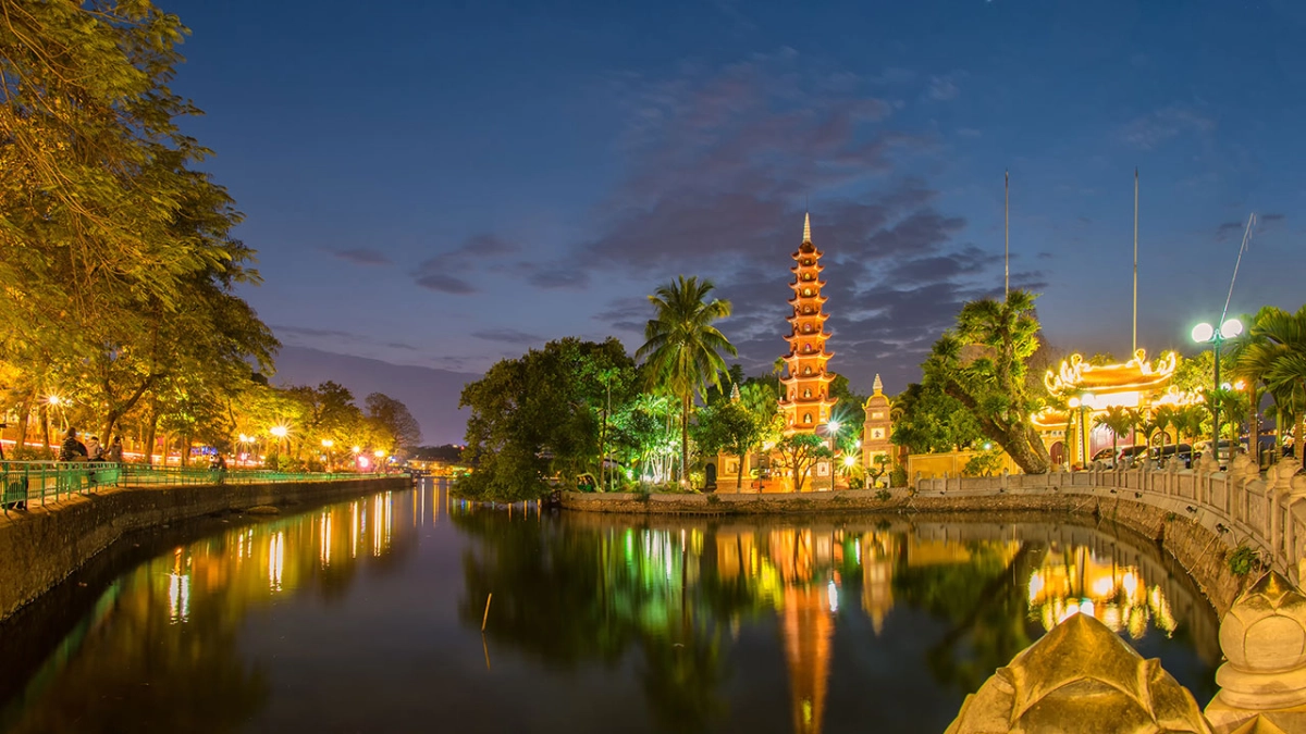 Mùa hè Hà Nội – Nắng nóng đỉnh điểm và cách người dân “sống sót”