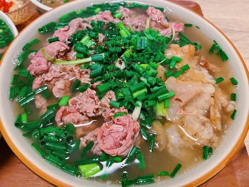 Nấu phở và trình bày đẹp mắt