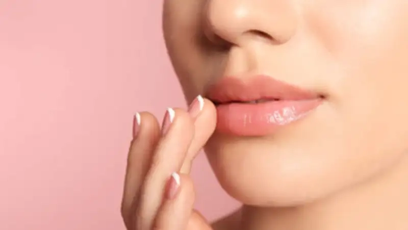 Kinh nghiệm trị mụn ở mép môi từ người dùng