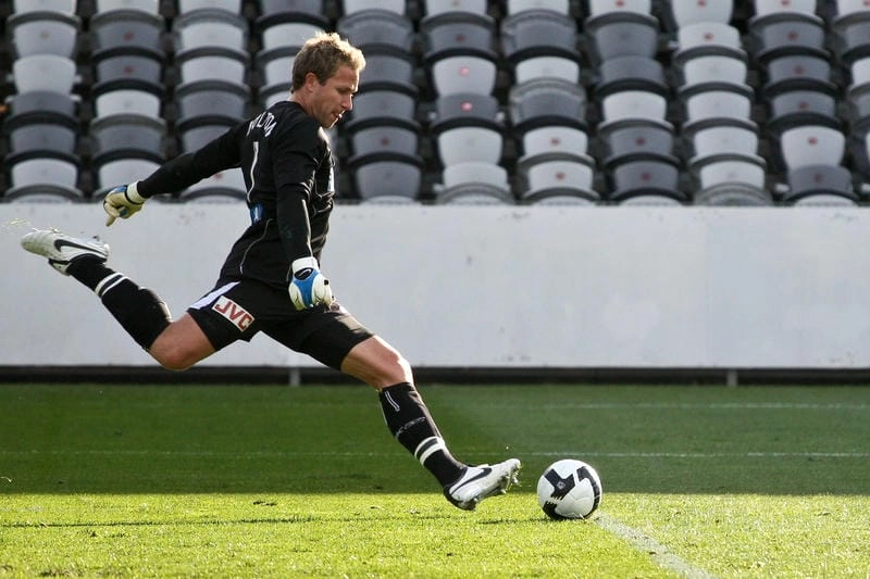 Các Kỹ Thuật Phát Bóng Thông Minh Được Áp Dụng