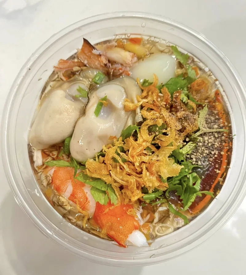 Phần thịt cua nấu súp chắc ngọt lịm