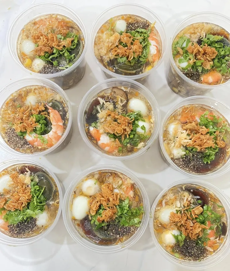 Nồi nấu súp cua bốc khói nghi ngút