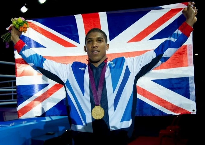 Anthony Joshua giành đai vô địch quyền anh hạng nặng và Sự nghiệp Anthony Joshua