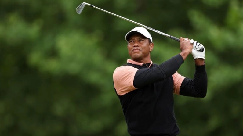 Hình ảnh Tiger Woods tập trung thi đấu