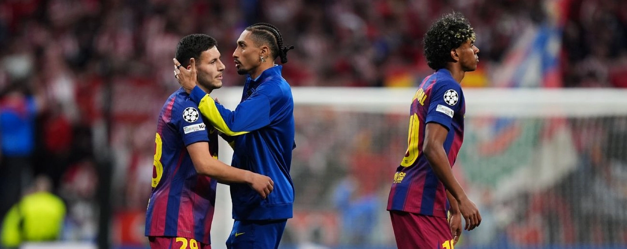 Màn ăn mừng đầy cảm xúc sau siêu phẩm sút phạt